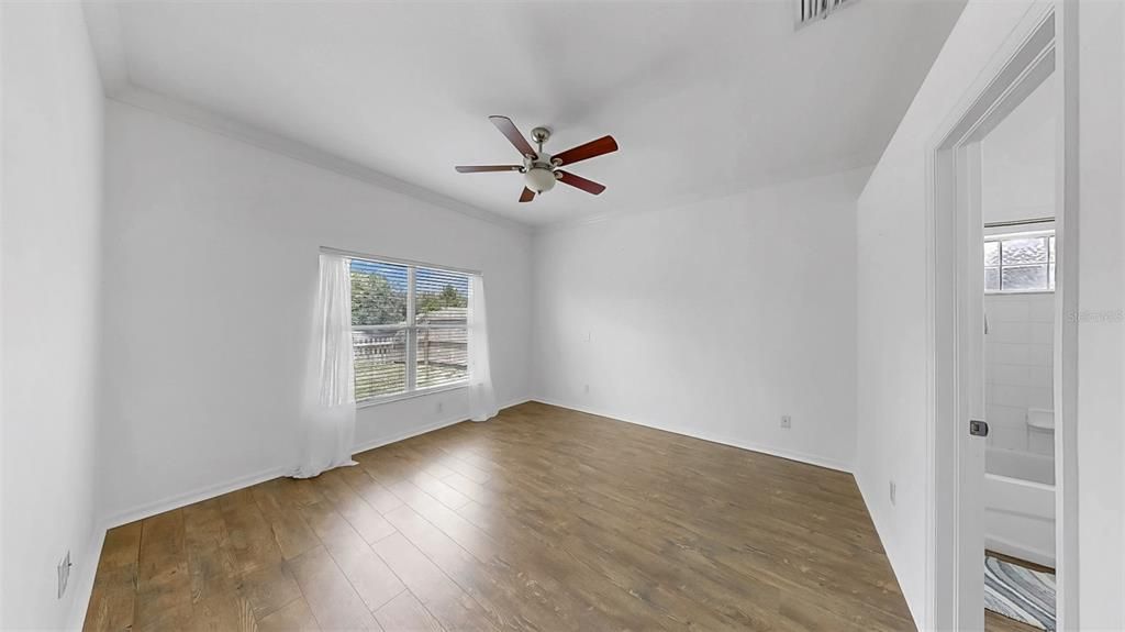 Active With Contract: $1,950 (3 beds, 2 baths, 1195 Square Feet)