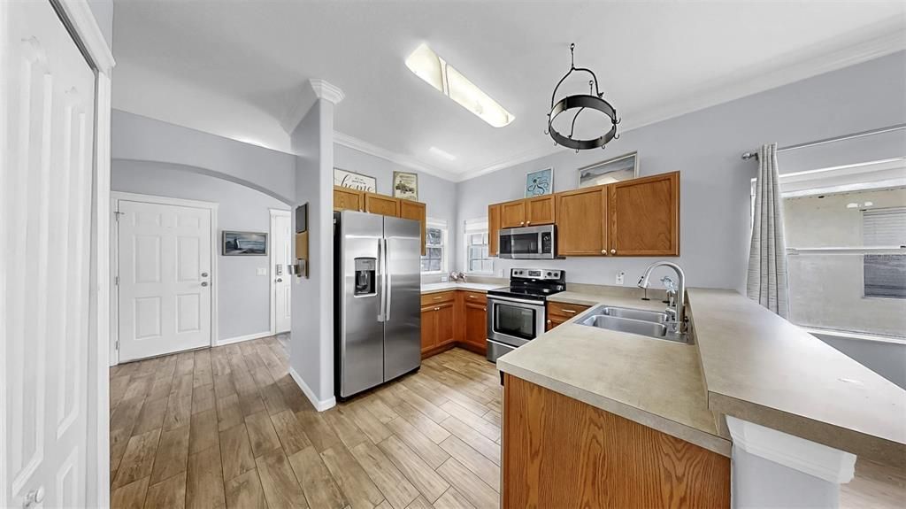 Active With Contract: $1,950 (3 beds, 2 baths, 1195 Square Feet)