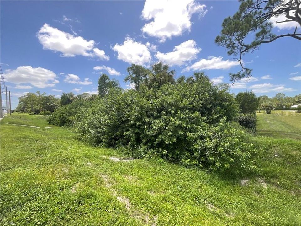 Active With Contract: $650,000 (2.15 acres)