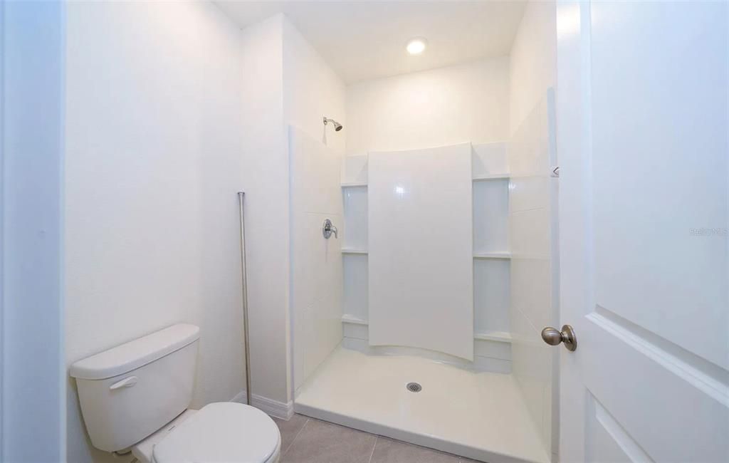 合同活跃: $2,200 (3 贝兹, 2 浴室, 1758 平方英尺)