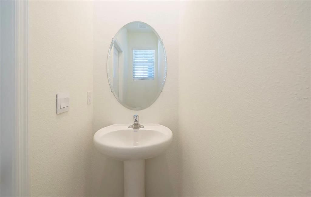 合同活跃: $2,200 (3 贝兹, 2 浴室, 1758 平方英尺)