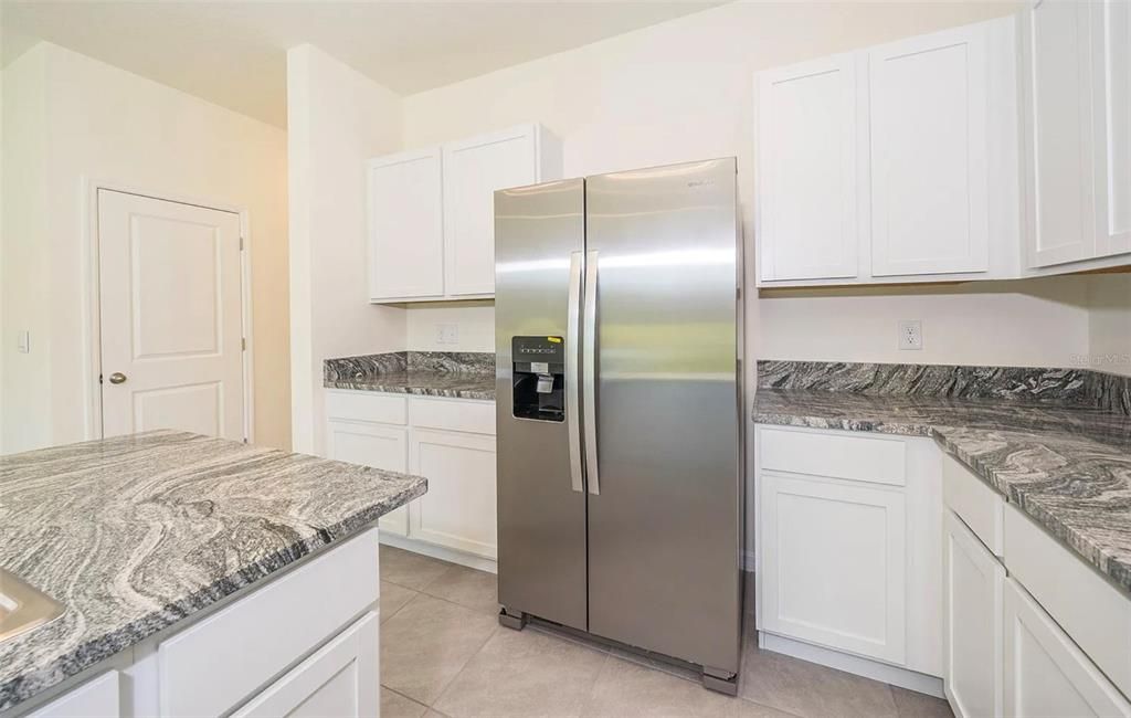 合同活跃: $2,200 (3 贝兹, 2 浴室, 1758 平方英尺)