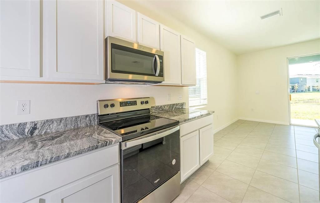 合同活跃: $2,200 (3 贝兹, 2 浴室, 1758 平方英尺)