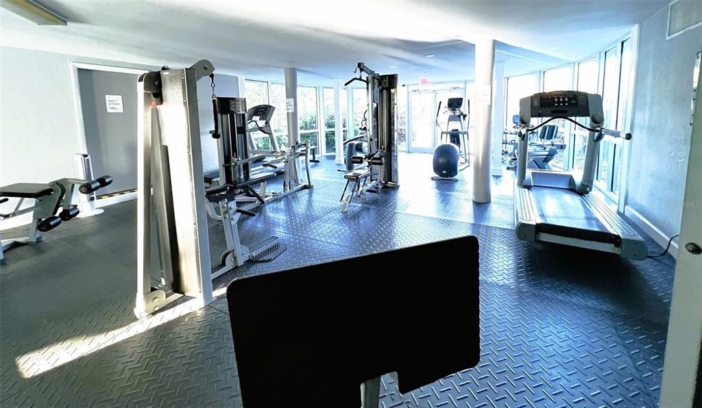 For Sale: $83,500 (1 beds, 1 baths, 708 Square Feet)