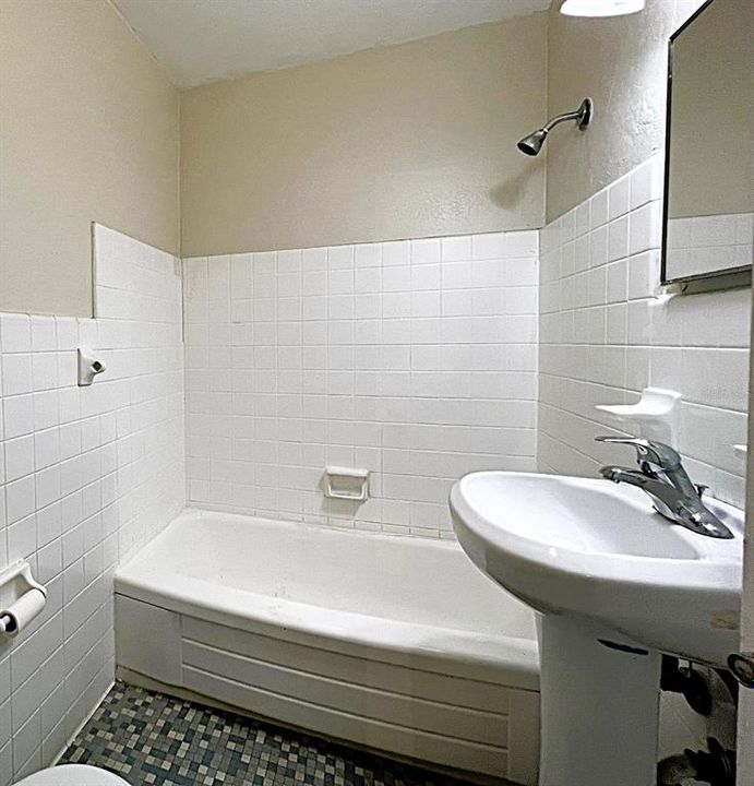 For Sale: $83,500 (1 beds, 1 baths, 708 Square Feet)