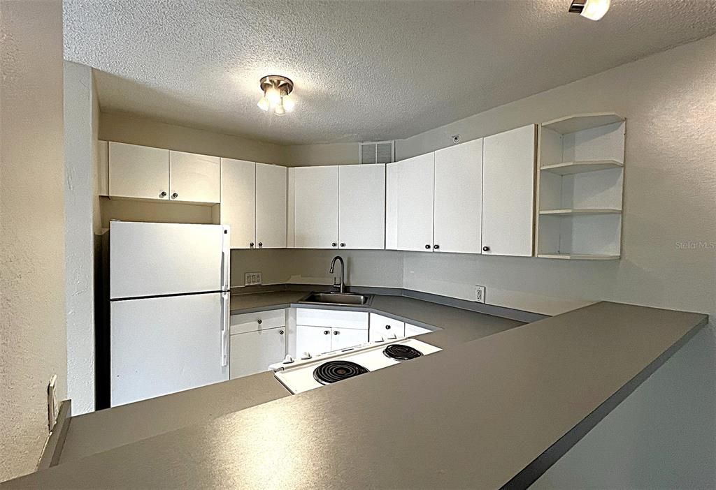 For Sale: $83,500 (1 beds, 1 baths, 708 Square Feet)