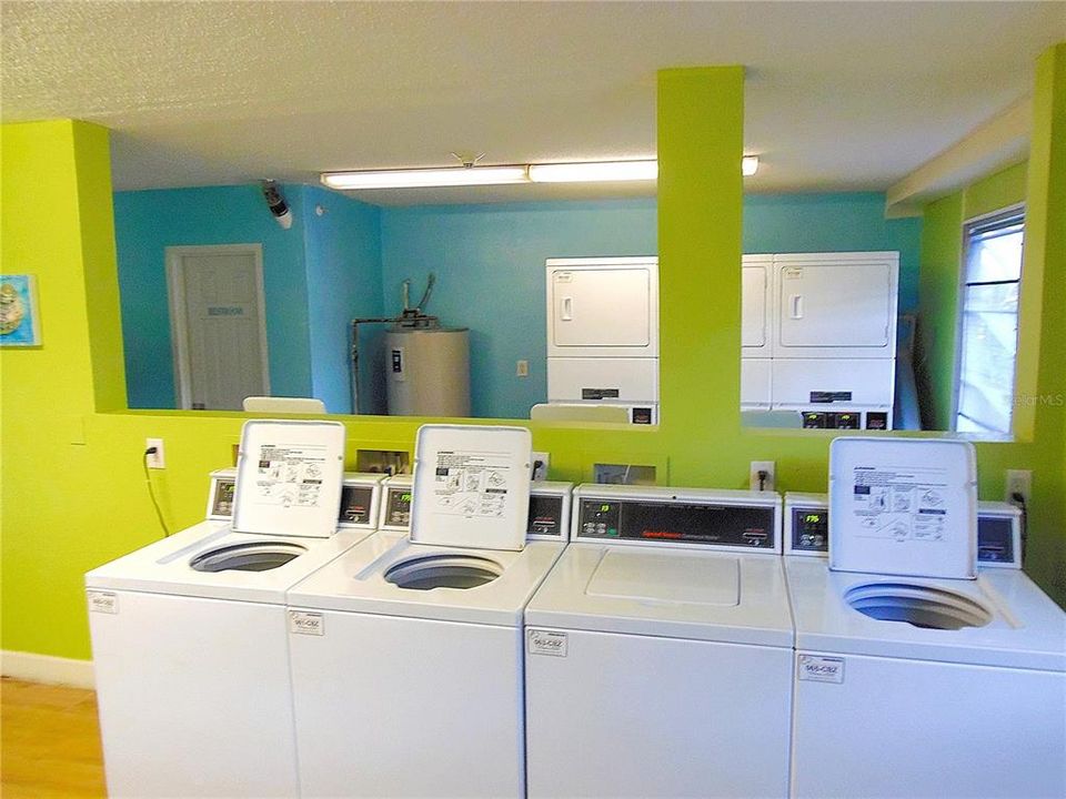 For Sale: $83,500 (1 beds, 1 baths, 708 Square Feet)