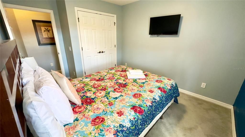 合同活跃: $309,000 (3 贝兹, 2 浴室, 1295 平方英尺)