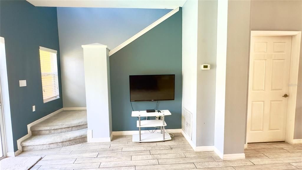 合同活跃: $309,000 (3 贝兹, 2 浴室, 1295 平方英尺)