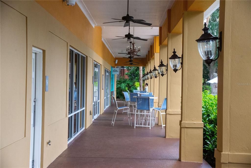 合同活跃: $309,000 (3 贝兹, 2 浴室, 1295 平方英尺)