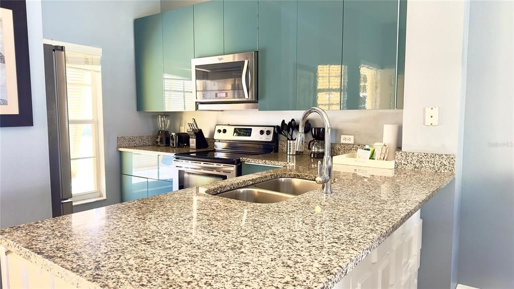 合同活跃: $309,000 (3 贝兹, 2 浴室, 1295 平方英尺)