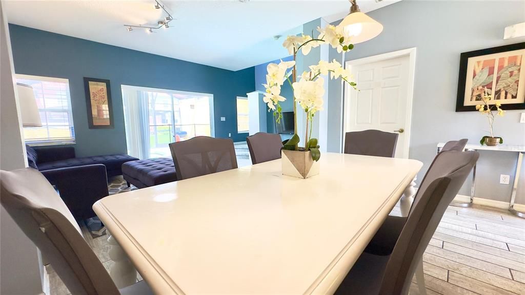 合同活跃: $309,000 (3 贝兹, 2 浴室, 1295 平方英尺)