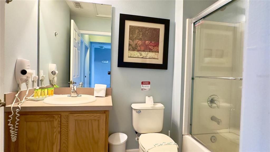 合同活跃: $309,000 (3 贝兹, 2 浴室, 1295 平方英尺)