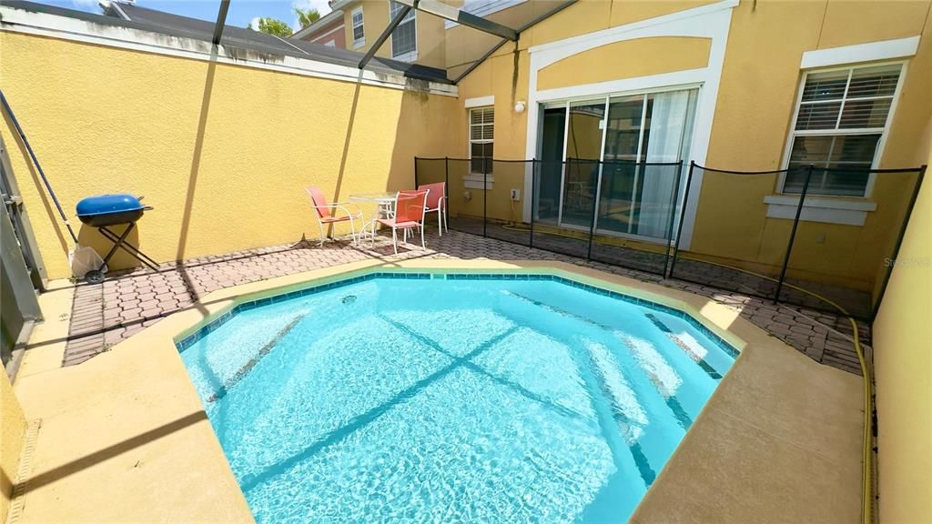 合同活跃: $309,000 (3 贝兹, 2 浴室, 1295 平方英尺)