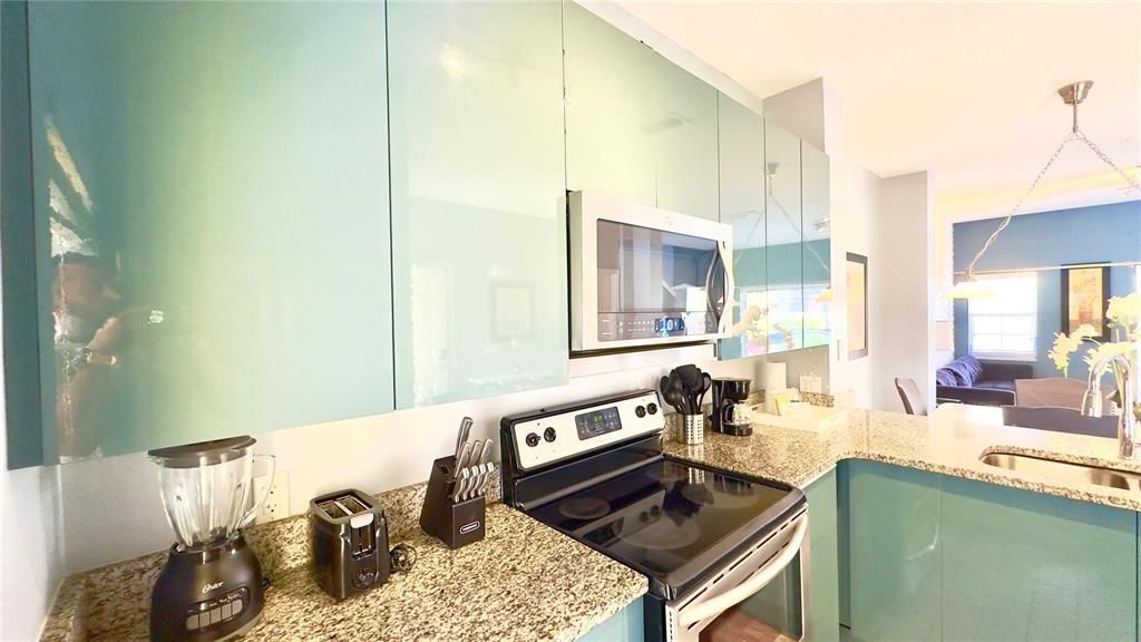 合同活跃: $309,000 (3 贝兹, 2 浴室, 1295 平方英尺)