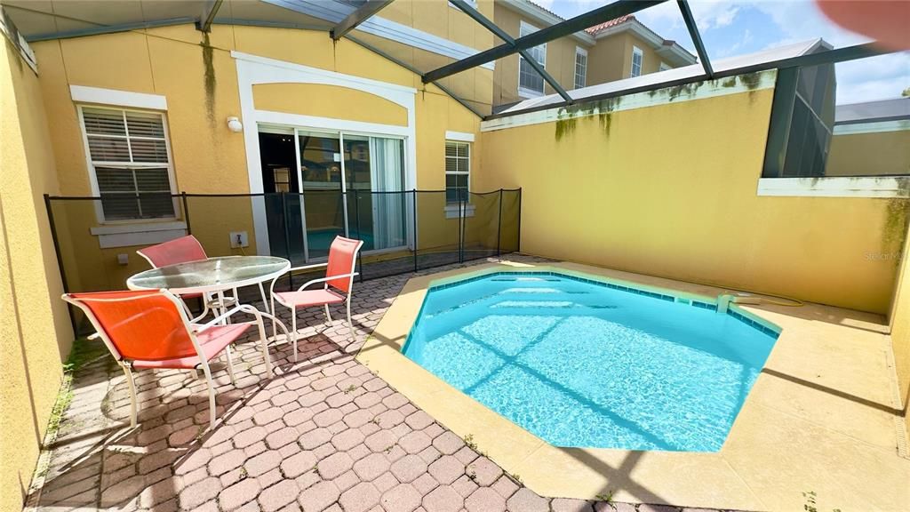 合同活跃: $309,000 (3 贝兹, 2 浴室, 1295 平方英尺)