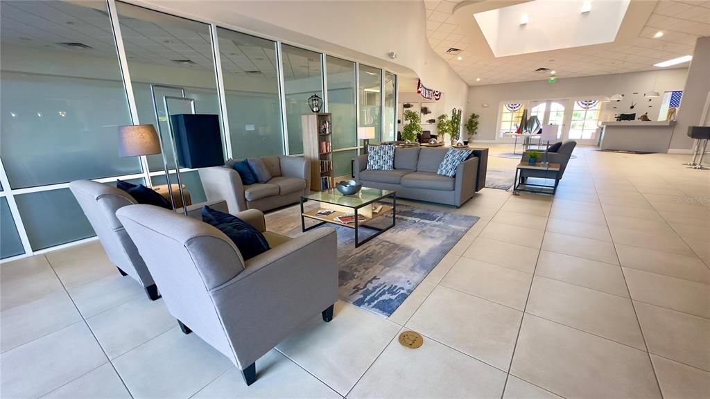 合同活跃: $309,000 (3 贝兹, 2 浴室, 1295 平方英尺)