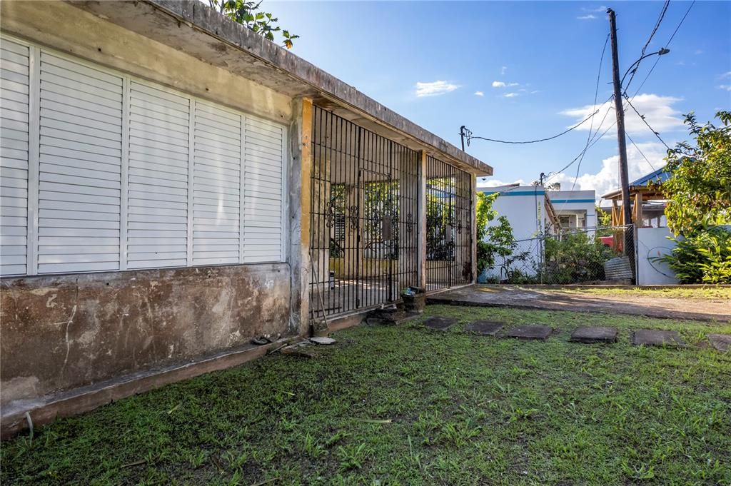 待售: $260,000 (4 贝兹, 2 浴室, 1164 平方英尺)