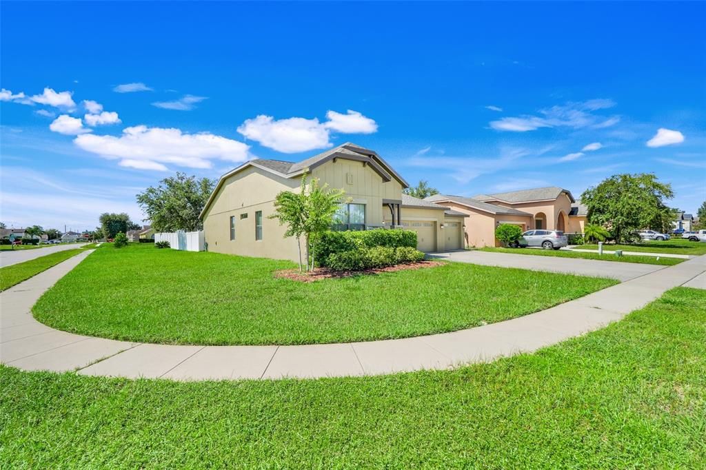 Active With Contract: $365,000 (4 beds, 2 baths, 1698 Square Feet)