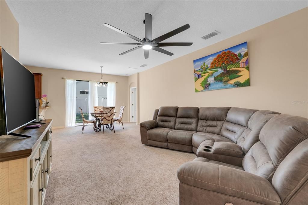 Active With Contract: $365,000 (4 beds, 2 baths, 1698 Square Feet)