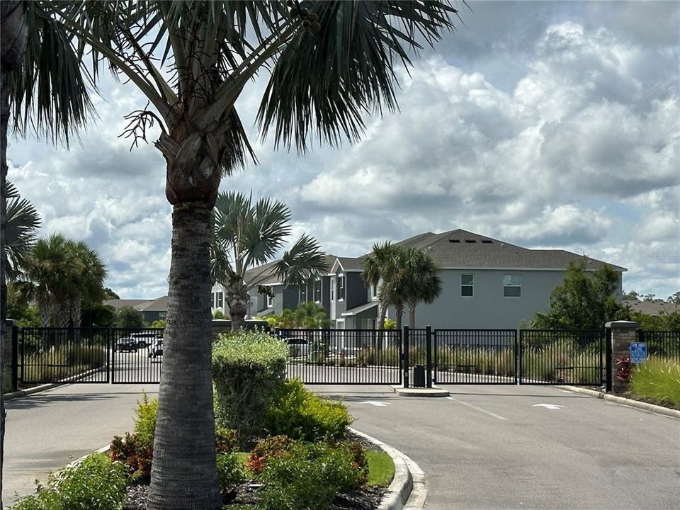 Active With Contract: $2,350 (3 beds, 2 baths, 1819 Square Feet)