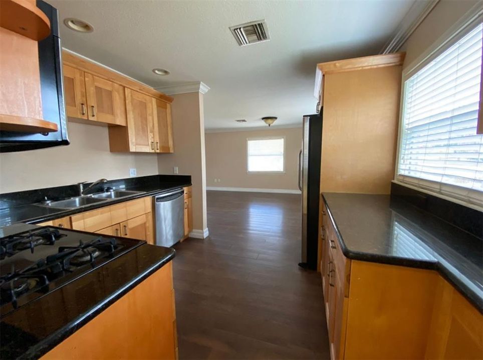 Active With Contract: $1,850 (2 beds, 2 baths, 1192 Square Feet)