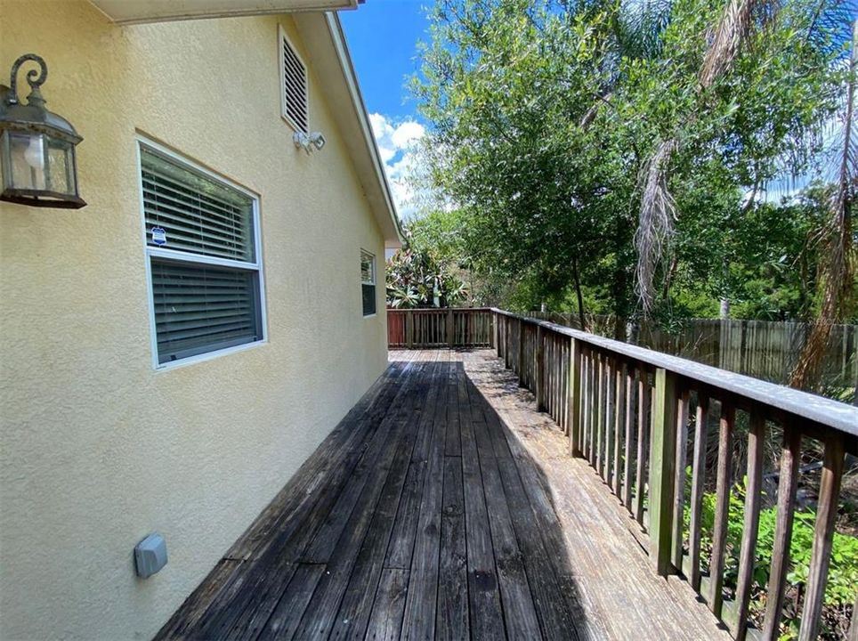 Active With Contract: $1,850 (2 beds, 2 baths, 1192 Square Feet)