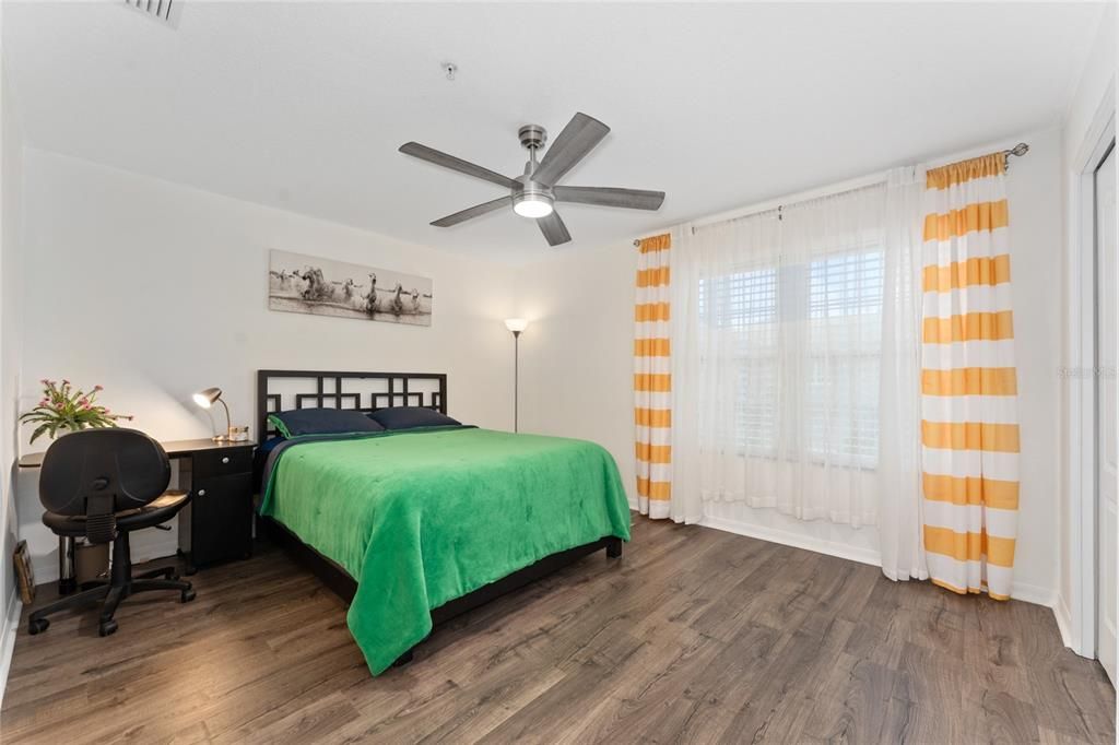 На продажу: $294,900 (2 спален, 2 ванн, 1275 Квадратных фут)