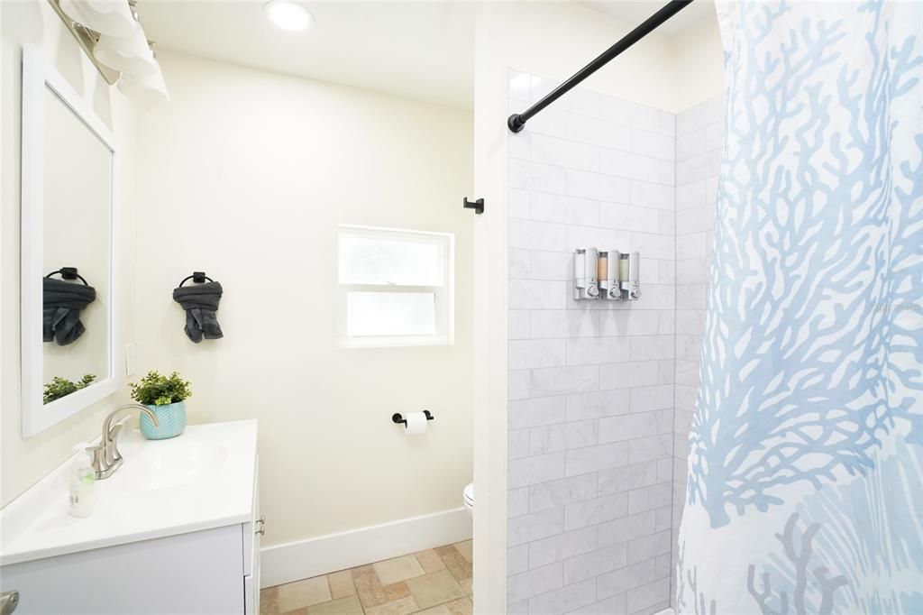 合同活跃: $1,495,000 (8 贝兹, 0 浴室, 2824 平方英尺)