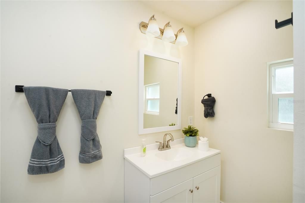 合同活跃: $1,495,000 (8 贝兹, 0 浴室, 2824 平方英尺)