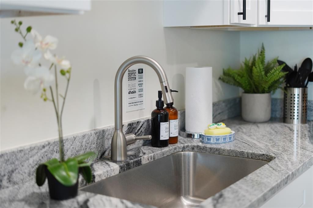 合同活跃: $1,495,000 (8 贝兹, 0 浴室, 2824 平方英尺)