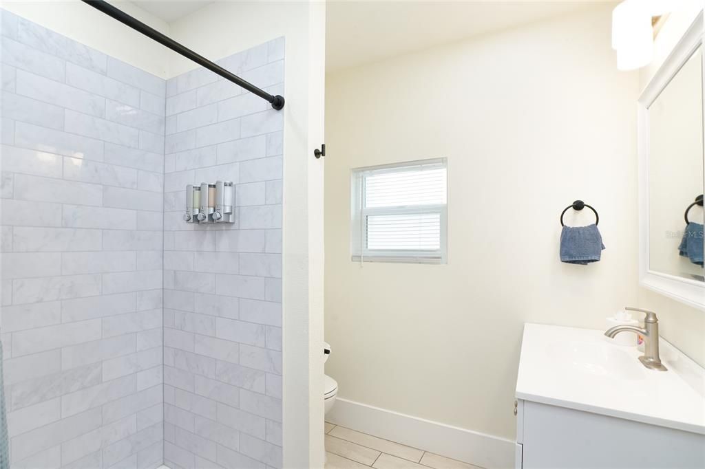 合同活跃: $1,495,000 (8 贝兹, 0 浴室, 2824 平方英尺)