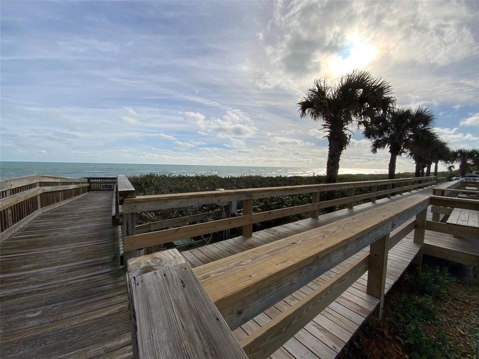 待售: $335,400 (2 贝兹, 2 浴室, 1065 平方英尺)