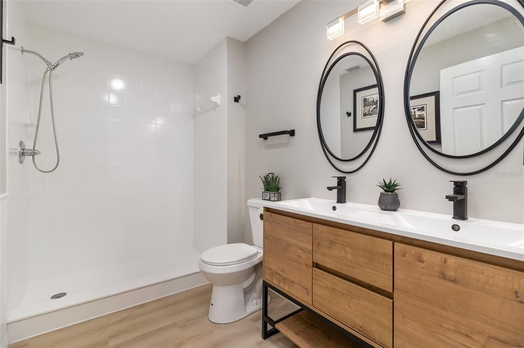 待售: $335,400 (2 贝兹, 2 浴室, 1065 平方英尺)