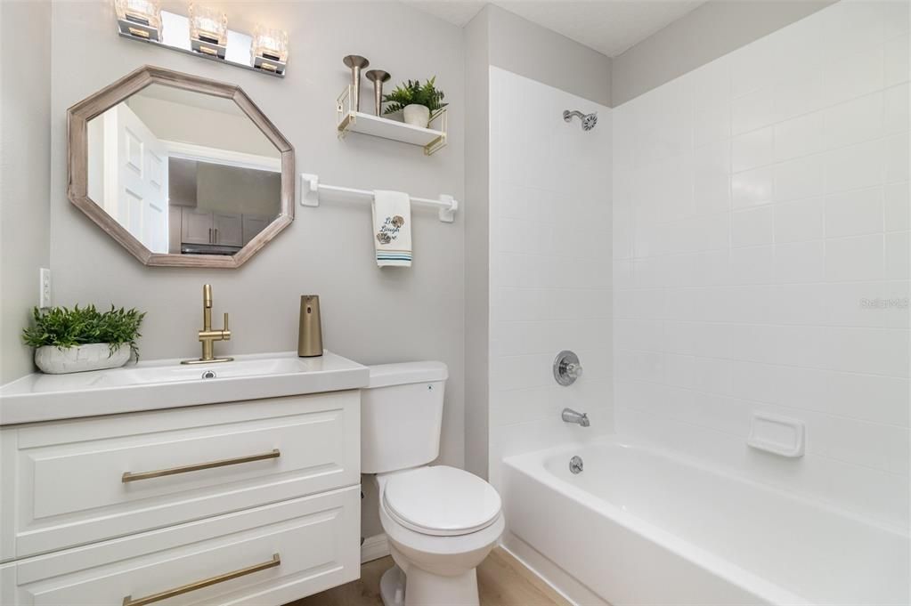 待售: $335,400 (2 贝兹, 2 浴室, 1065 平方英尺)