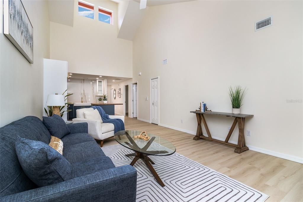 待售: $335,400 (2 贝兹, 2 浴室, 1065 平方英尺)