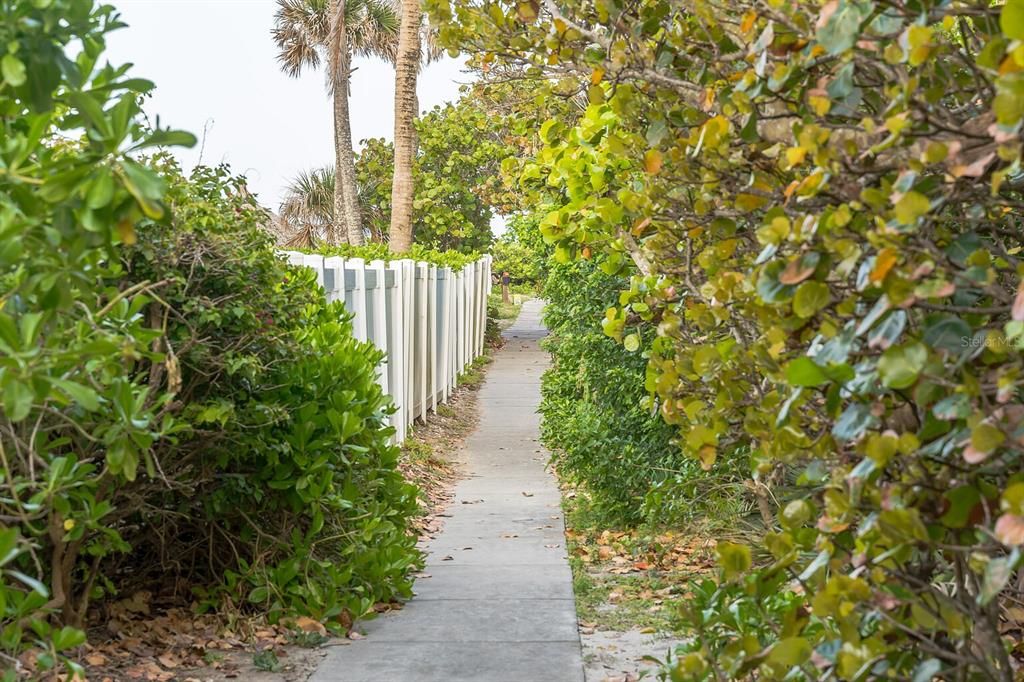 待售: $335,400 (2 贝兹, 2 浴室, 1065 平方英尺)