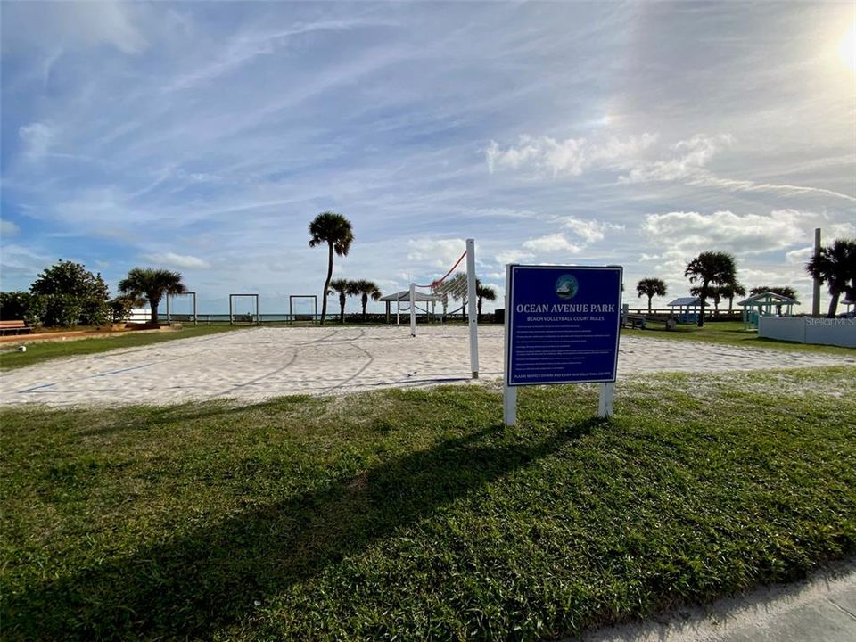 待售: $335,400 (2 贝兹, 2 浴室, 1065 平方英尺)