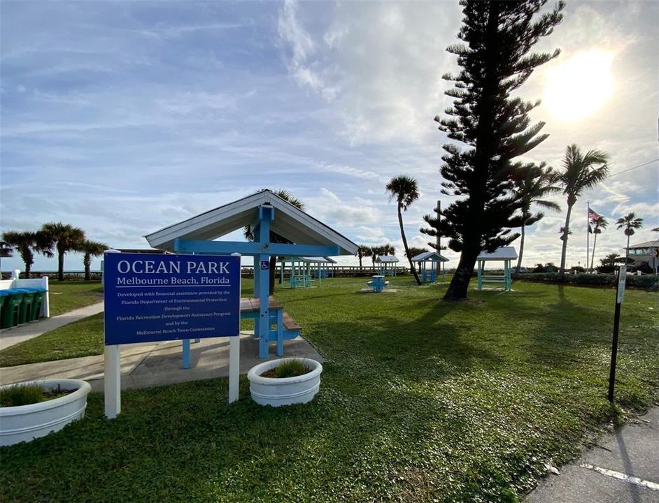 待售: $335,400 (2 贝兹, 2 浴室, 1065 平方英尺)