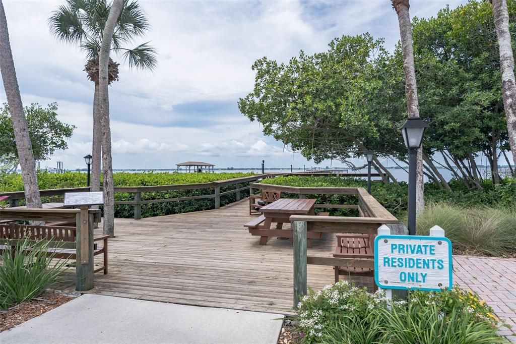 待售: $335,400 (2 贝兹, 2 浴室, 1065 平方英尺)