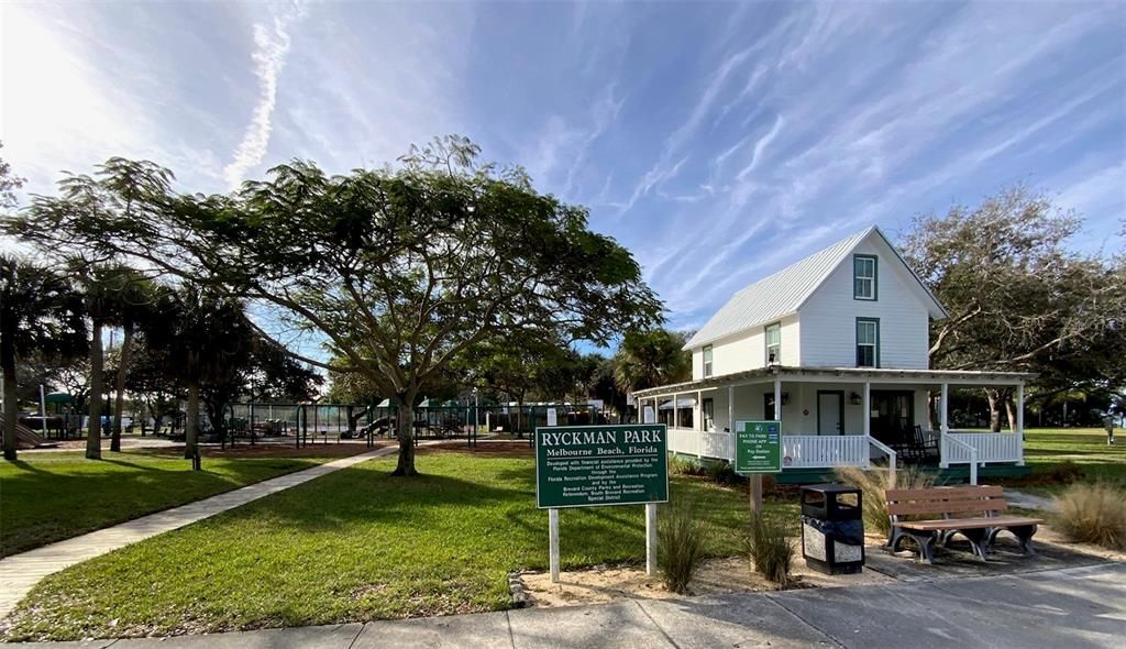 待售: $335,400 (2 贝兹, 2 浴室, 1065 平方英尺)