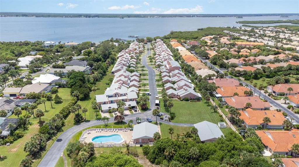 待售: $335,400 (2 贝兹, 2 浴室, 1065 平方英尺)