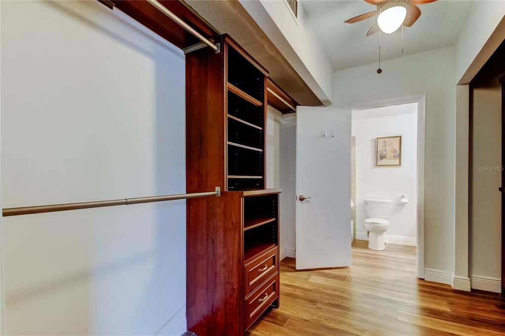 Active With Contract: $285,000 (1 beds, 1 baths, 1010 Square Feet)