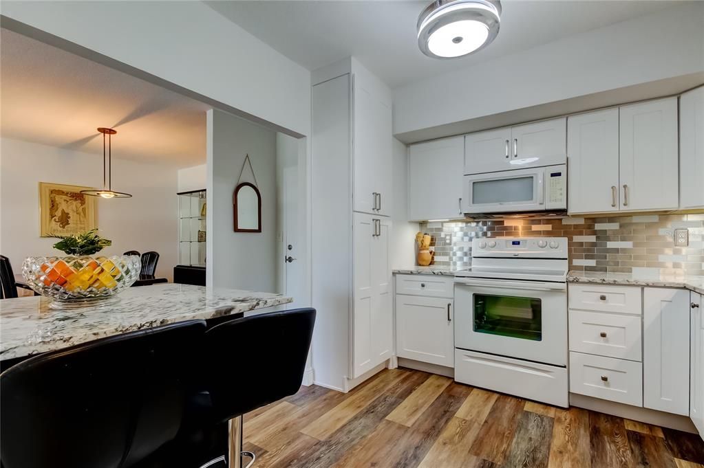 Active With Contract: $285,000 (1 beds, 1 baths, 1010 Square Feet)