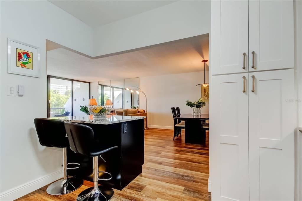 Active With Contract: $285,000 (1 beds, 1 baths, 1010 Square Feet)