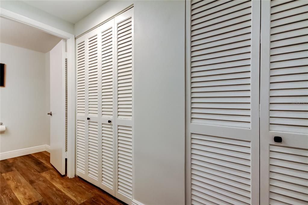 Active With Contract: $285,000 (1 beds, 1 baths, 1010 Square Feet)