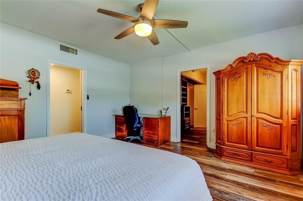 Active With Contract: $285,000 (1 beds, 1 baths, 1010 Square Feet)