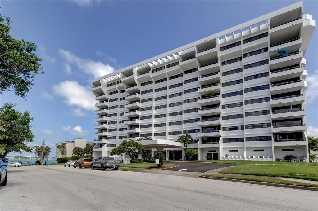 Active With Contract: $285,000 (1 beds, 1 baths, 1010 Square Feet)