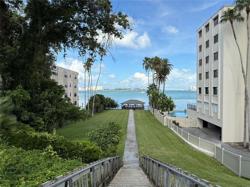 Active With Contract: $285,000 (1 beds, 1 baths, 1010 Square Feet)