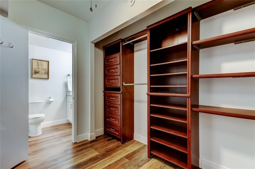 Active With Contract: $285,000 (1 beds, 1 baths, 1010 Square Feet)